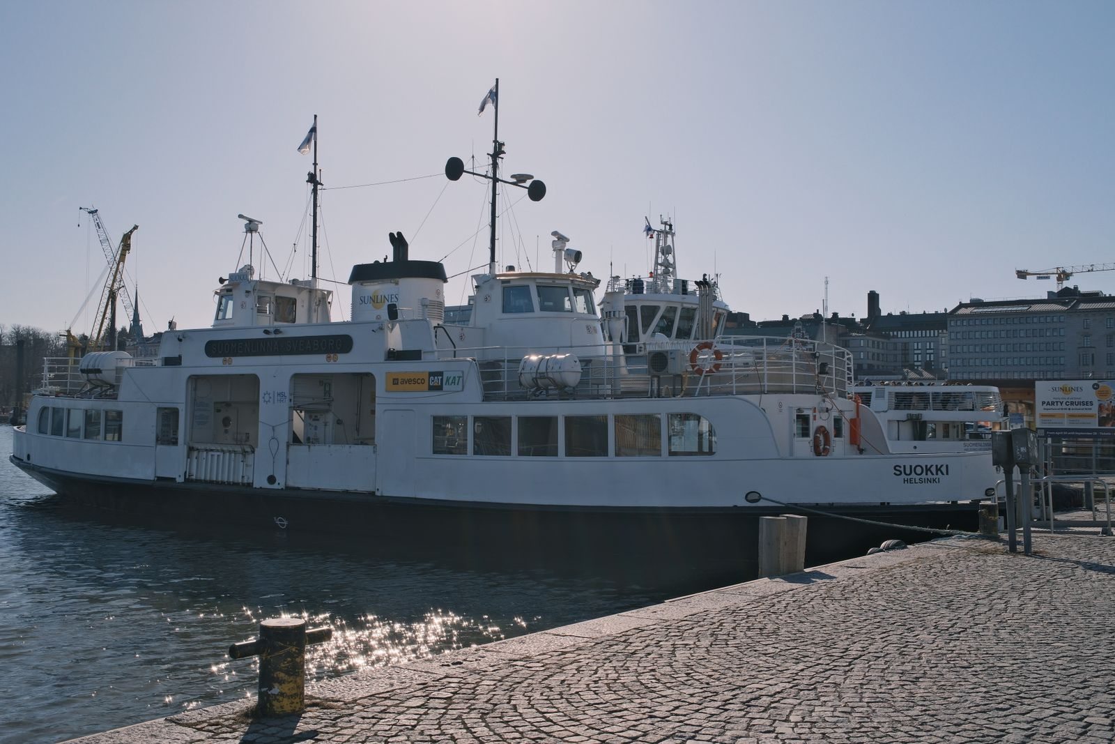 Fähre und Uferweg in Helsinki