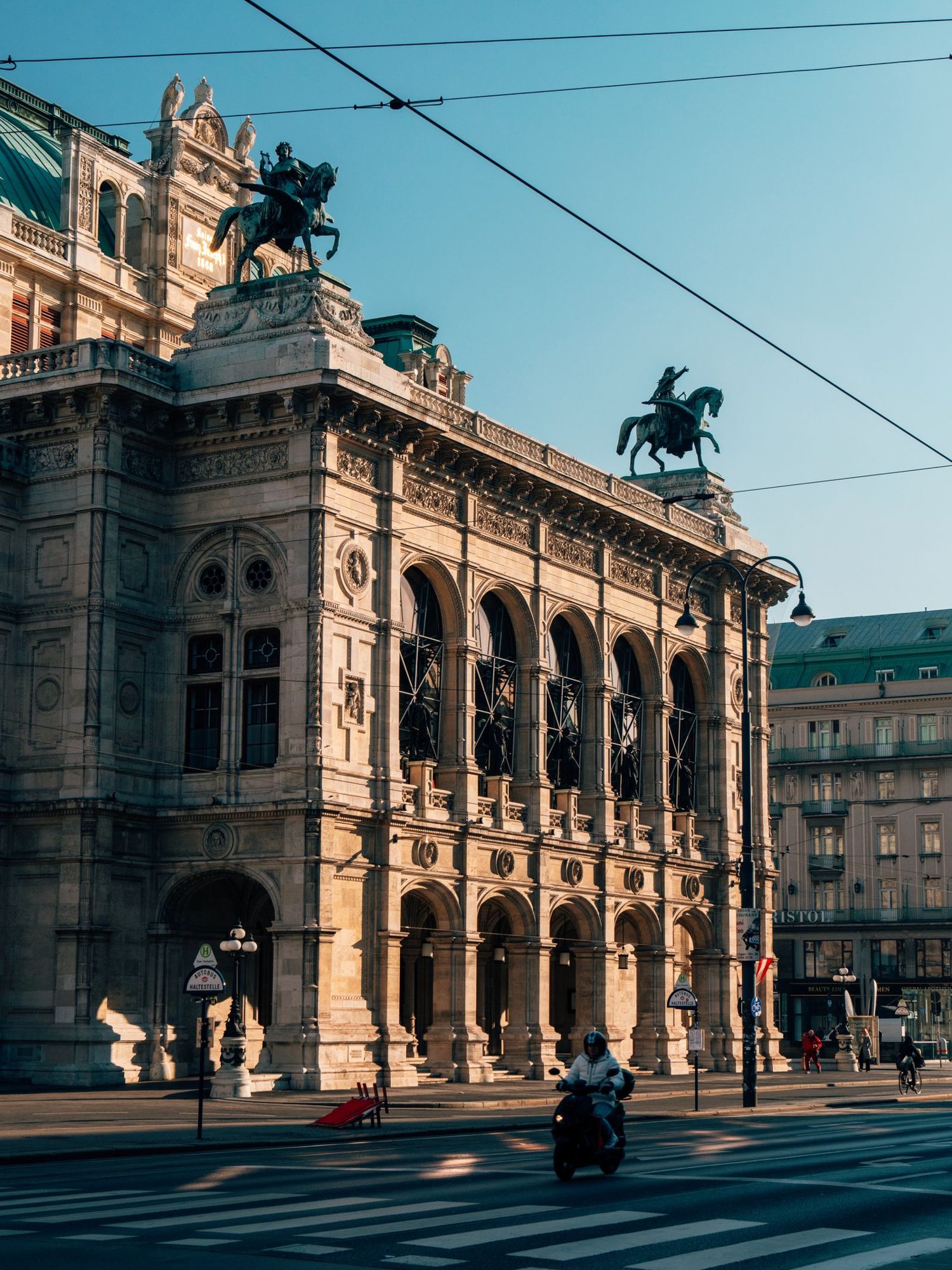 Fassade der Wiener Staatsoper an der Ringstraße